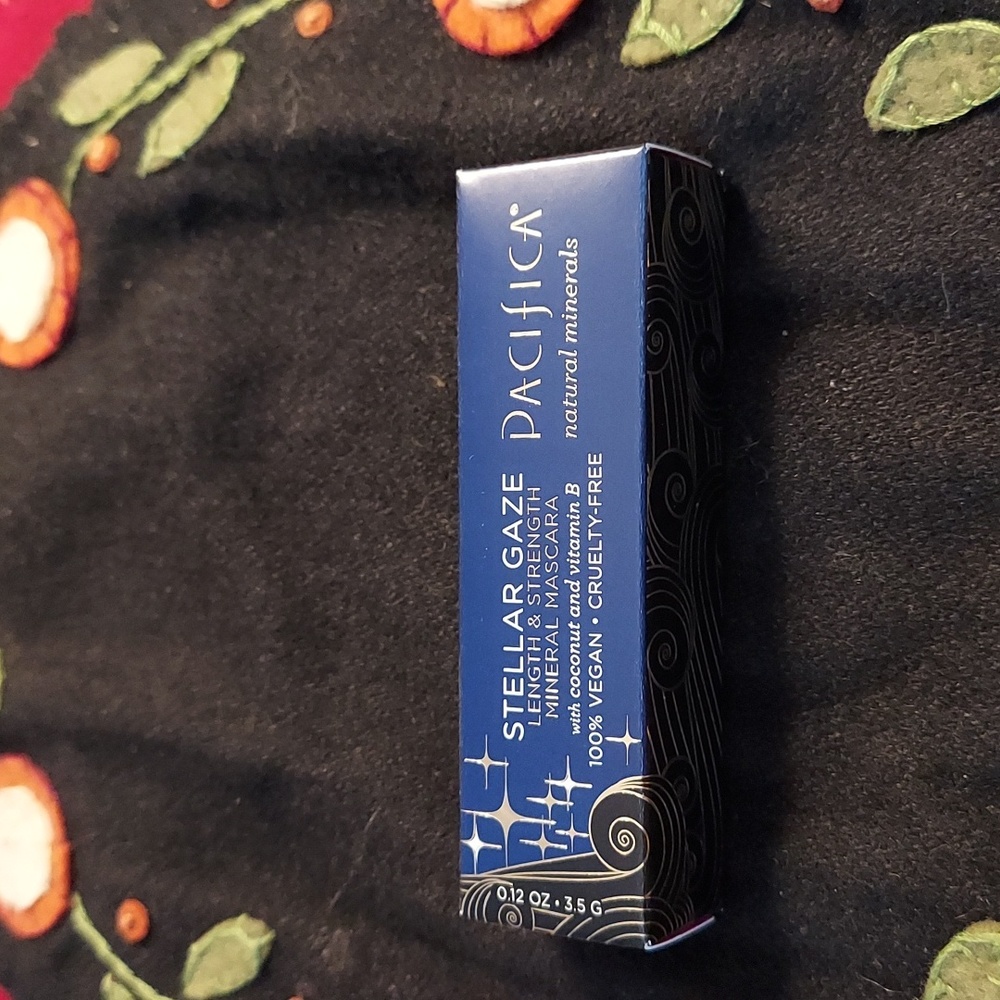 ❤️ Pacifica Stellar Gaze Length & Strength Mineral Mascara - New!